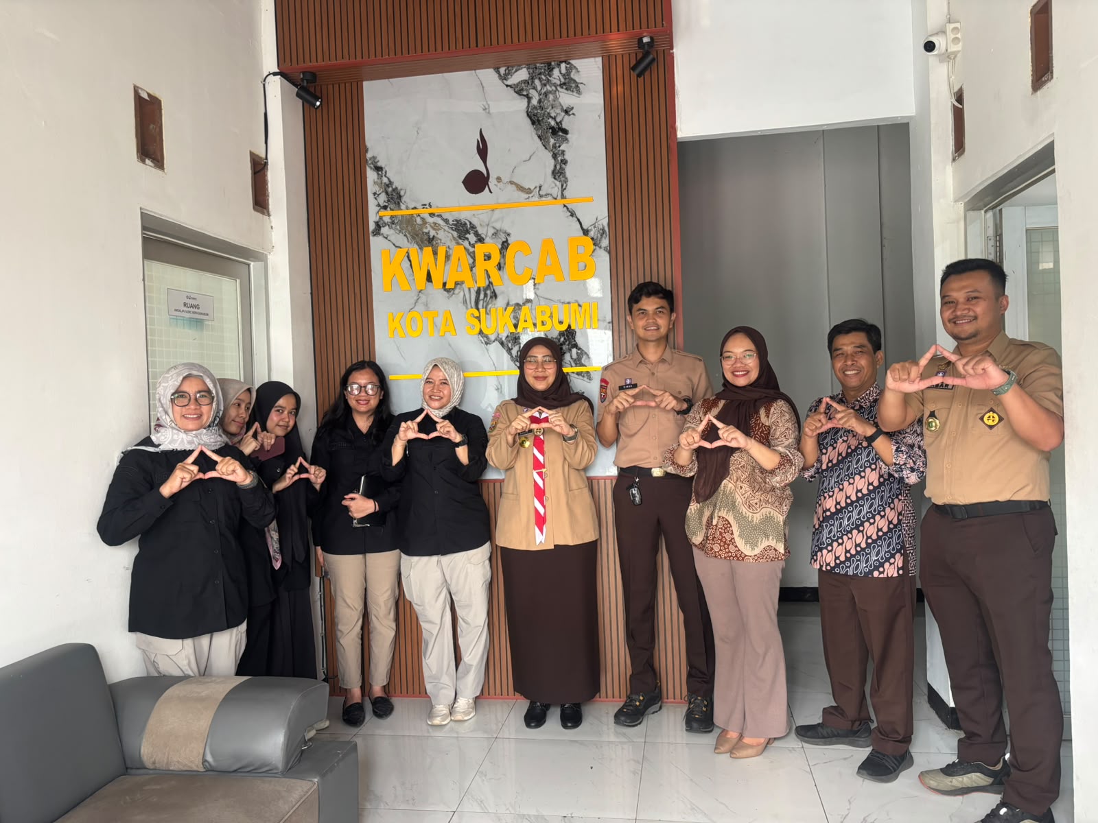 foto bersama bawaslu kota sukabumi
