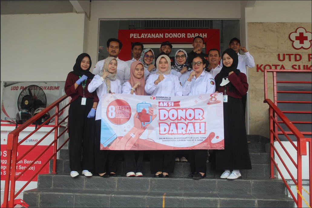 foto bersama di PMI