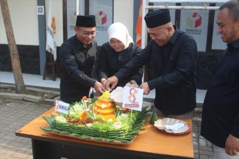 POTONG TUMPENG